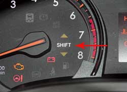 В версиях с МКП Avensis подсказывает, когда лучше переключаться для экономичной езды.