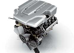 Для нового поколения модели Toyota Land Cruiser предлагается два мотора: бензиновый 4,7 л и турбодизель 4,5 л. 